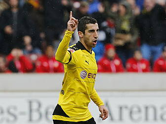 Manchester United submit impro...